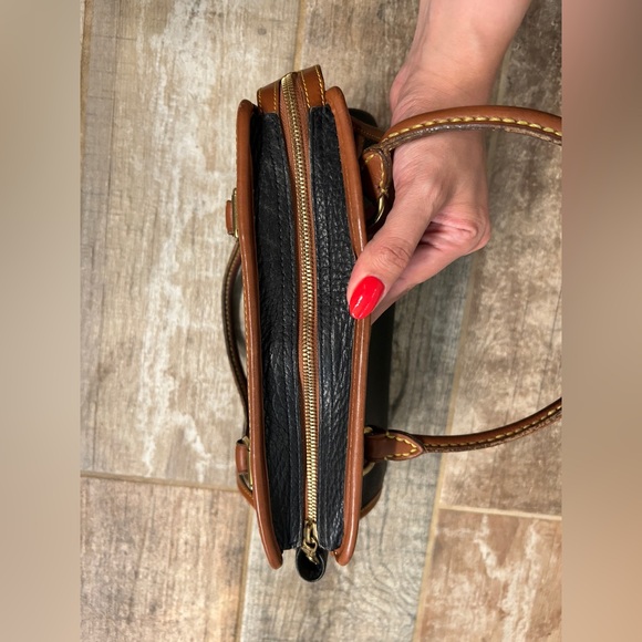 Vintage Dooney and Bourke Black Brown Leather Buckle Satchel Bag Purse Handbag - Picture 3 of 7